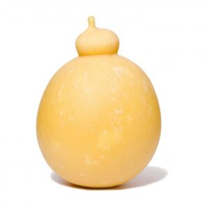 fromage italien - caciocavallo ( de vaches rousses) de lait (teinte rosée due à la consommation de fraises des bois) de vaches Podoliques élevées à l'état sauvage.
