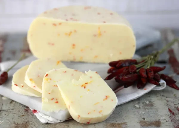 Fromage de Brebis Italien (Pecorino) au piment -Lait Cru Artisanal Cooperativa Agricola au cœur e la Calabre Calabre Fromage de Brebis Italien (Pecorino) au piment -Lait Cru Artisanal