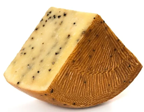 Fromage de Brebis Italien (Pecorino) au poivre noir – Affinage Moyen – Lait Cru Artisanal – L’Élégance Épicée – Cooperativa Agricola au cœur e la Calabre Calabre Fromage de Brebis Italien (Pecorino) au poivre noir - Affinage Moyen - Lait Cru Artisanal – L’Élégance Épicée -