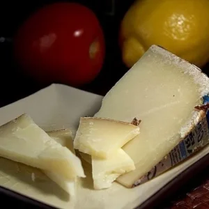 Fromage de Brebis Italien (Pecorino) -doux – Lait Cru Artisanal – Fresco – Monte Poro (Calabre) Cooperativa Agricola au cœur e la Calabre Artisanat. Fromage de Brebis Italien (Pecorino) -doux - Lait Cru Artisanal - Fresco - Monte Poro (Calabre)