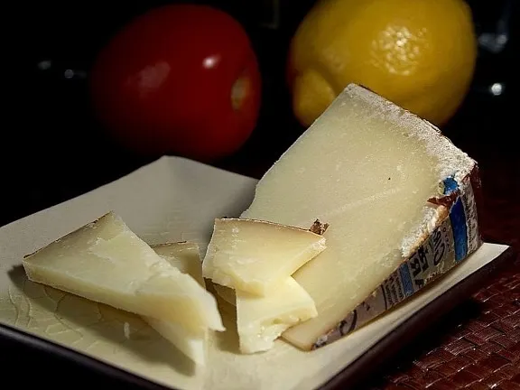 Fromage de Brebis Italien (Pecorino) -doux – Lait Cru Artisanal – Fresco – Monte Poro (Calabre) Cooperativa Agricola au cœur e la Calabre Artisanat. Fromage de Brebis Italien (Pecorino) -doux - Lait Cru Artisanal - Fresco - Monte Poro (Calabre)