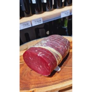 Charcuterie de viande de bœuf séchée de la pointe de la hanche IGP Valtellina – Pièce Entière (Env. 2kg) Charcuteries traditionnelles 12 Charcuterie de viande de bœuf séchée de la pointe de la hanche IGP Valtellina – Pièce Entière (Env. 2kg)