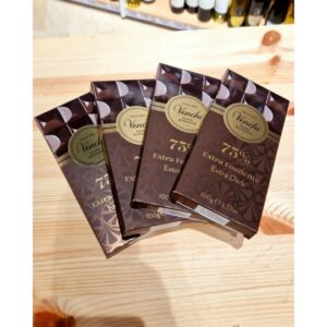 Chocolat Noir Extra Fondant 75% « Cœur de Cacao » – Venchi (100 g) L’Instant Douceur (Panettoni, Confiseries & Gourmandises) Chocolat italien luxe Chocolat Noir Extra Fondant 75% "Cœur de Cacao" – Venchi (100 g)