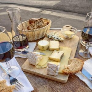 Tour Culinaire Privé à Paris – Le Marais | Dégustations, Vins & Cuisine Française | 3h avec Guide Local visite touristique byfood paris Tour Culinaire Privé à Paris – Le Marais | Dégustations, Vins & Cuisine Française | 3h avec Guide Local