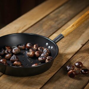 KitchenCraft – Poêle à marrons 27 cm | Acier au carbone | Châtaignes grillées traditionnelles KitchenCraft acier carbone feu bois KitchenCraft – Poêle à marrons 27 cm | Acier au carbone | Châtaignes grillées traditionnelles