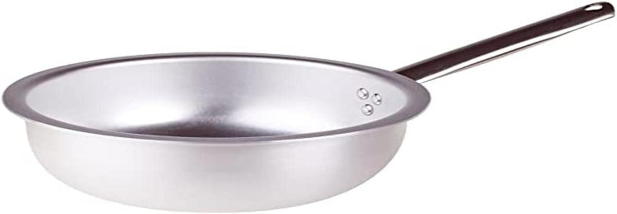 Si vous avez déjà observé un chef italien derrière ses fourneaux, vous avez sans doute remarqué ce geste précis et dynamique consistant à faire sauter les pâtes à la force du poignet pour lier la sauce. Ce geste porte un nom : la mantecatura. Pour le réussir à la maison sans en mettre partout, les poêles à bords droits classiques ne suffisent pas.
