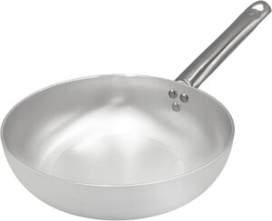 S'il y a bien un ustensile indispensable dans les brigades des grands chefs et les cuisines authentiques du Mezzogiorno, c'est la sauteuse en aluminium.