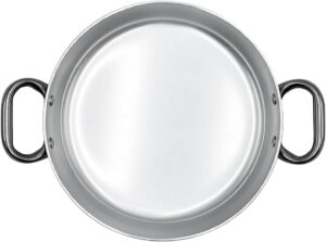 Dans la pure tradition culinaire de l'Italie, la cuisine est synonyme de partage, de générosité et de grandes tablées. Pour réunir toute la famille autour d'une recette fumante, les poêles standards s'avèrent vite trop étroites. C'est pour répondre à ce besoin de convivialité et de performance professionnelle que la maison Pentole Agnelli a créé le modèle ALMA11032.