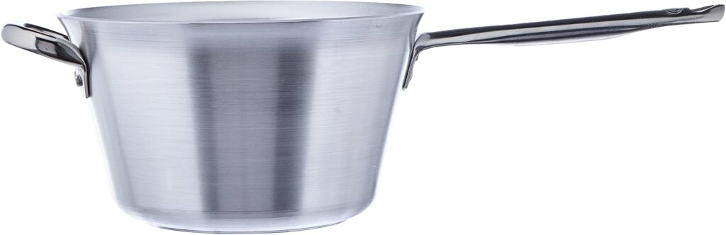 La polenta est l'un des plus grands piliers de la cuisine réconfortante italienne. Mais pour obtenir cette texture magique — à la fois dense, lisse et incroyablement veloutée —, les casseroles classiques à angles droits ne font pas le poids. Il faut un véritable chaudron bombé (paiolo). Le problème ? Les modèles traditionnels en cuivre ou en aluminium brut ne fonctionnent pas sur les plaques modernes.