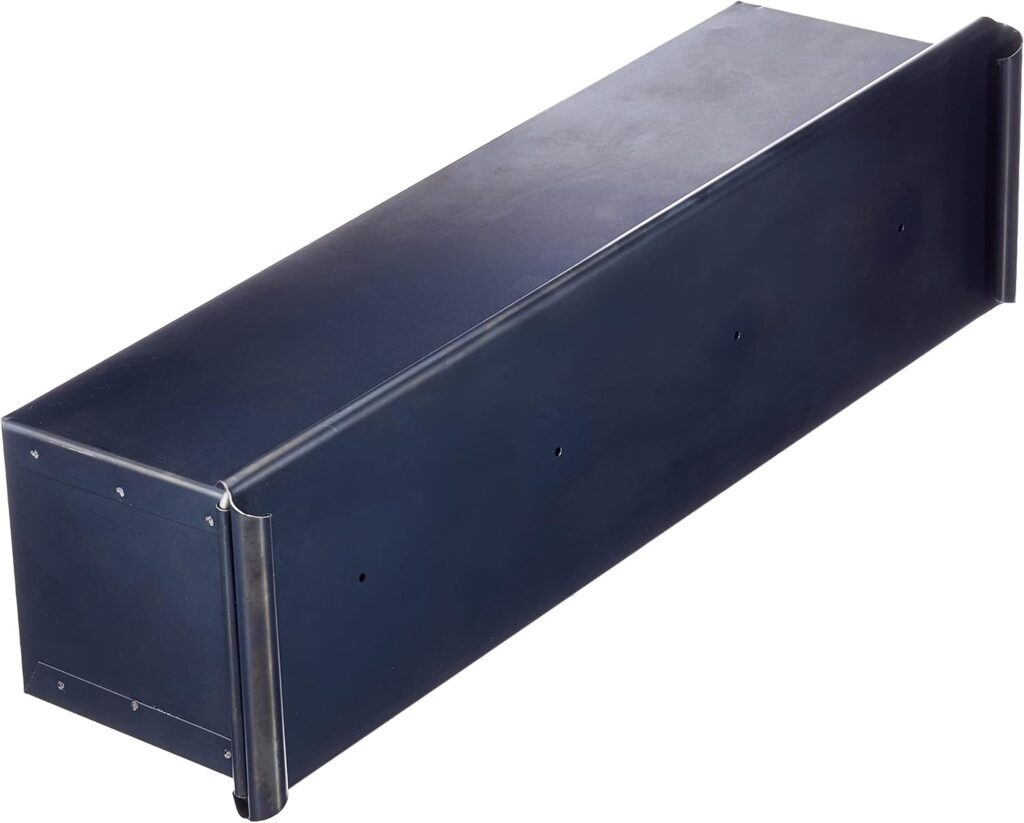 La prestigieuse maison Pentole Agnelli propose l'ustensile ultime des boulangers avec son moule de 40x10 cm en tôle bleue muni d’un couvercle coulissant. C’est l’outil professionnel indispensable pour dompter les pâtes hydratées et réussir vos pains de mie, focaccias et ciabattas maison.
