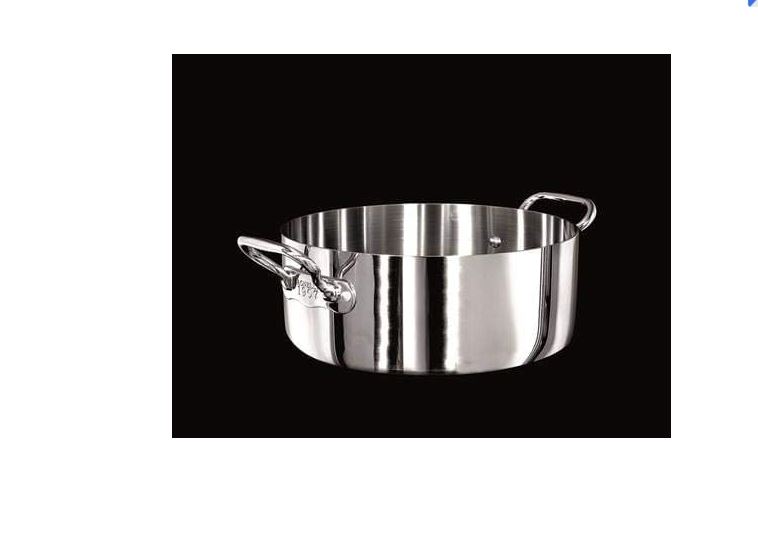 Avec le faitout XXL de 40 cm de la Collection 1907, la prestigieuse maison Pentole Agnelli signe l’ustensile de cuisson ultime pour les grands volumes. Grâce à sa technologie trilaminée (Alu-Inox) de pointe, il garantit une précision et une homogénéité de cuisson exceptionnelles, indispensables pour réussir vos risotti géants et vos pâtes aux cèpes pour de grandes tablées.