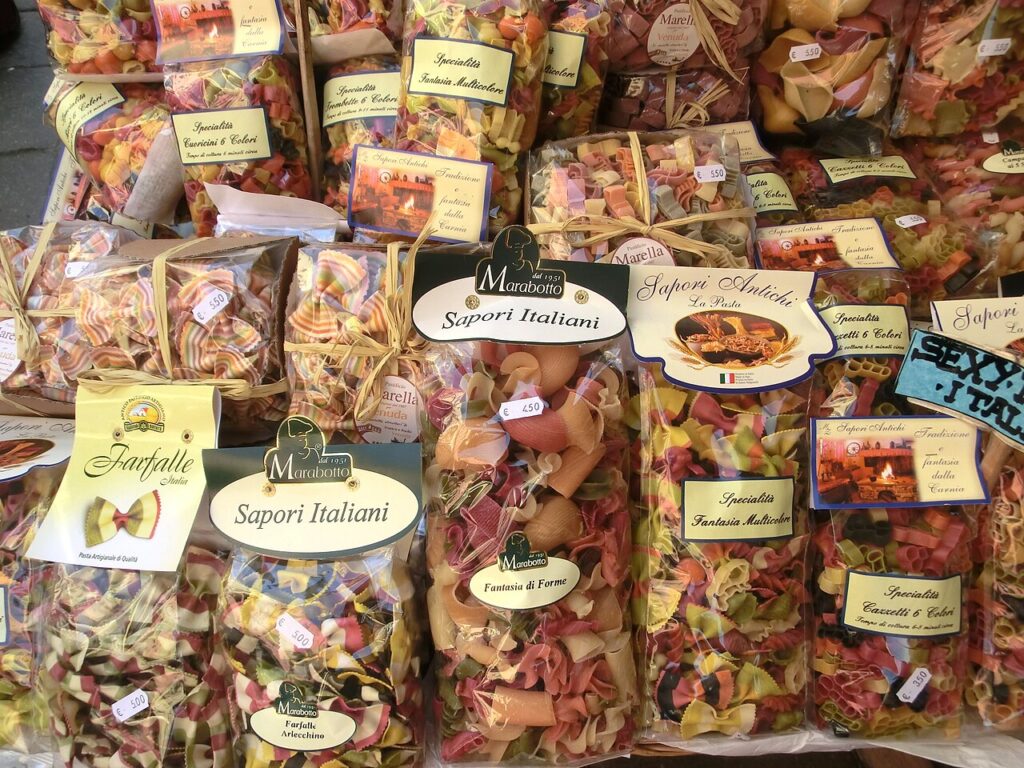 LâItalie, championne mondiale de la pasta : chiffres records, traditions rĂ©gionales, fromages AOP, conservation et secrets de cuisson. Du Nord au Mezzogiorno, dĂ©couvrez lâart italien de la pĂąte dans toute sa richesse.
