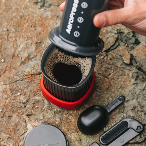 AeroPress Go Cafetière Portable de Voyage 237ml avec Mug Inclus